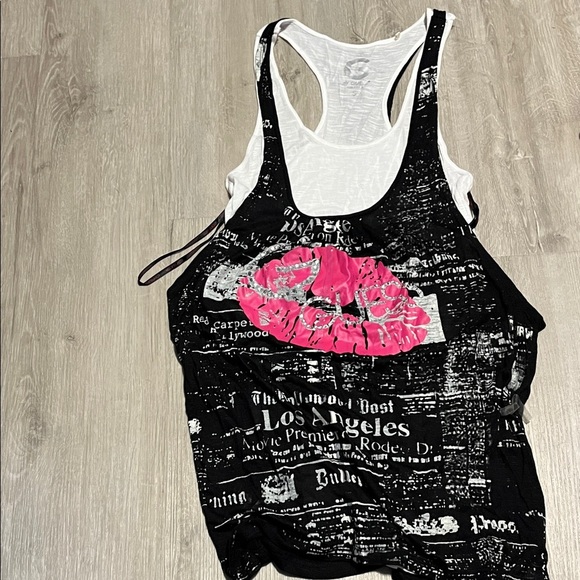 G by Guess Black and Pink Lip Print Tank Top - Picture 1 of 2